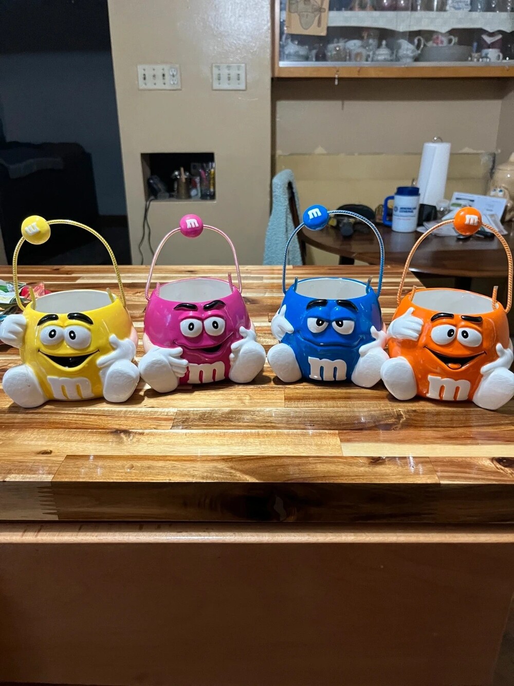 Galerie M&M Ceramic candy bowls with handle(2003)
